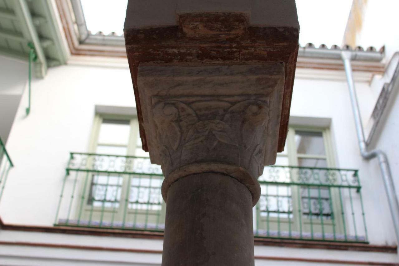 Sevilla Plaza Del Altozano Exterior photo