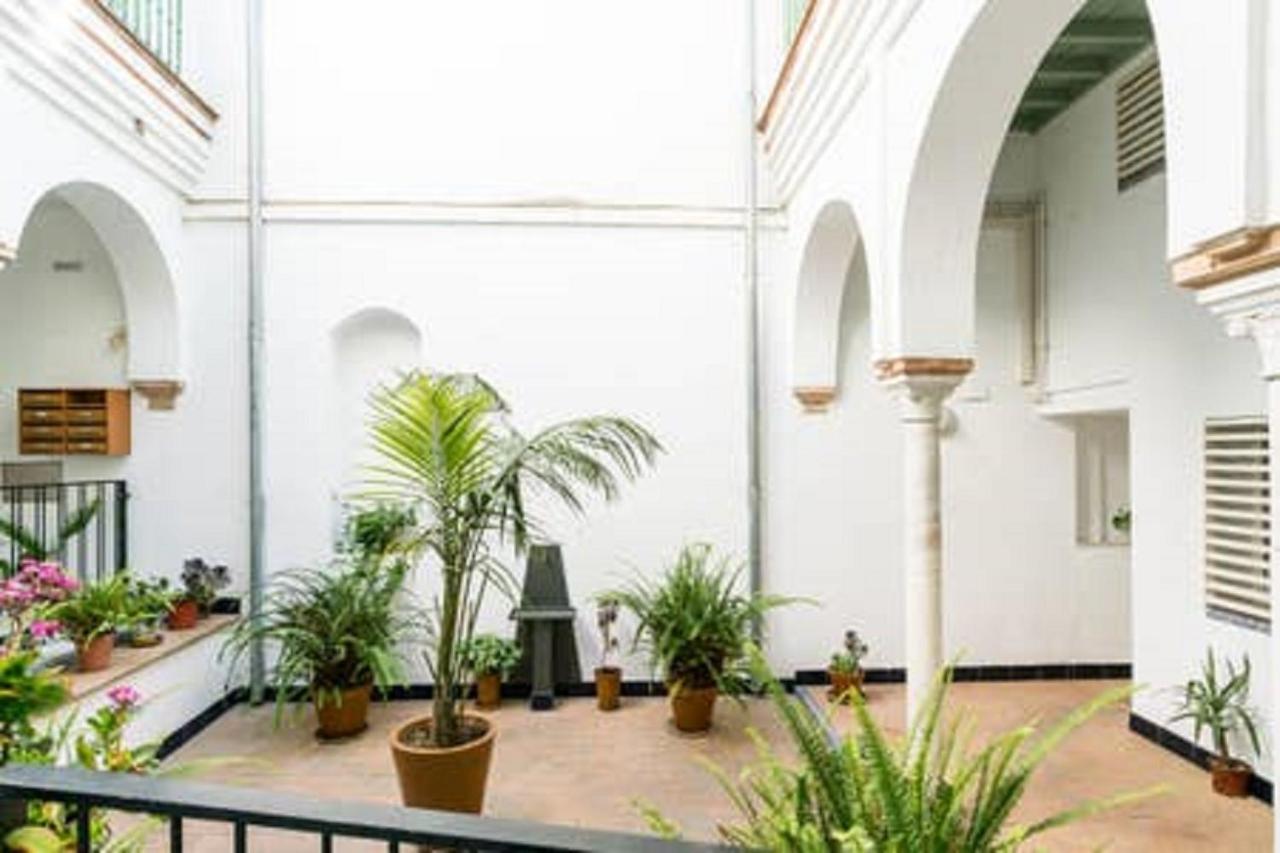 Sevilla Plaza Del Altozano Exterior photo
